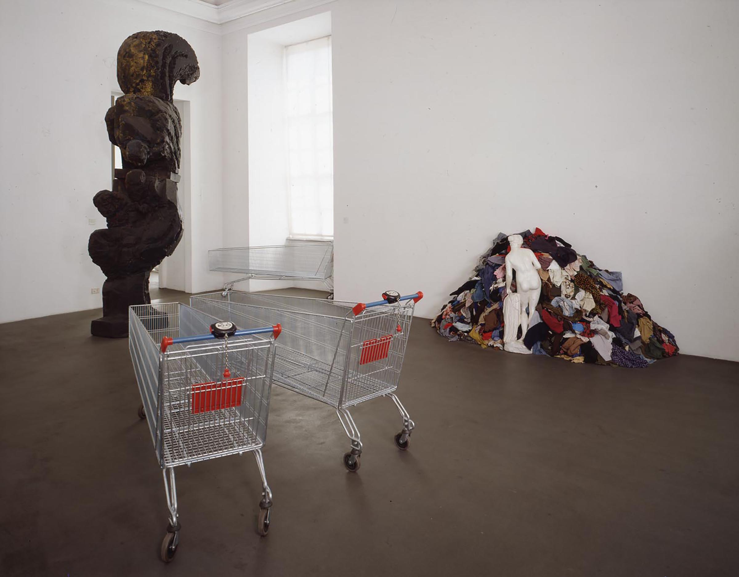 Maurizio Cattelan, Less than ten items, 1997 e opere della collezione permanente